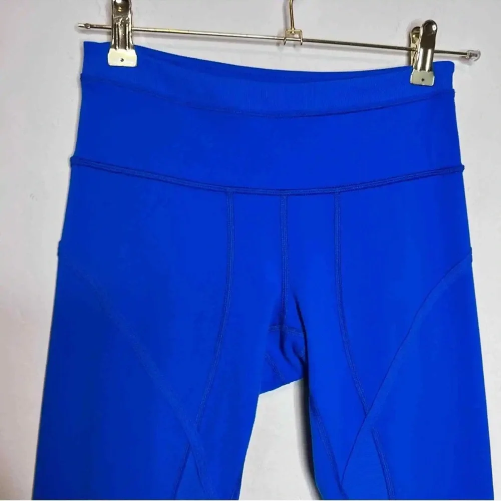 LULULEMON Roll Out Crop‎ in Baroque Blue. Size 4